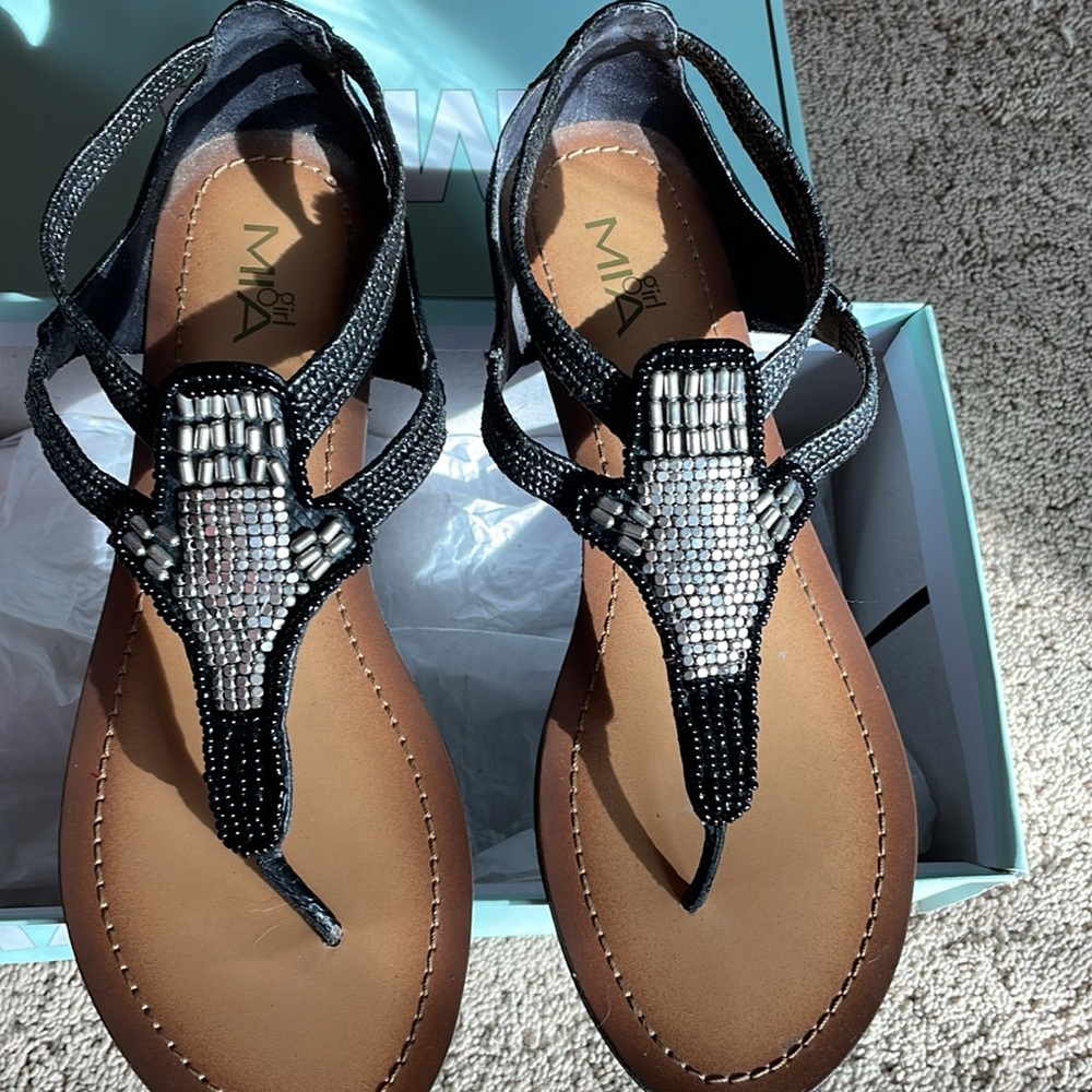 Mia girl black sandals, stretch back, size 8